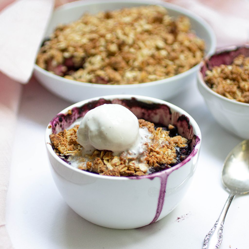apple and blueberry crisp