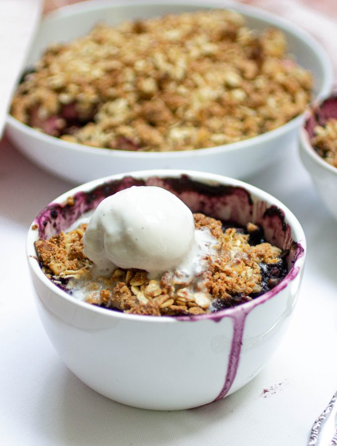 apple and blueberry crisp